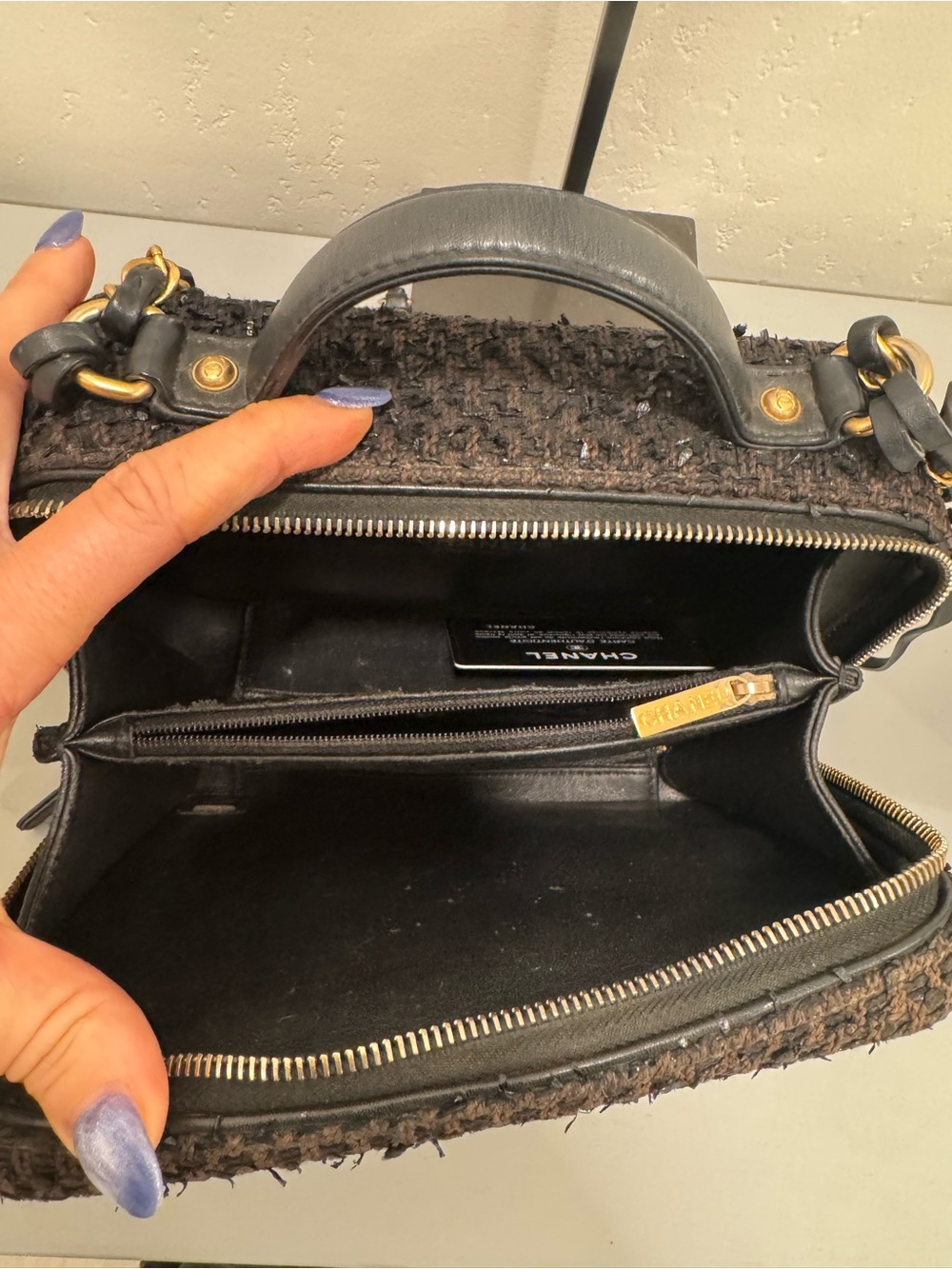 Chanel Filigree Tweed Vanity Crossbody Bag - Picture 5 of 11